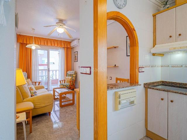 Apartamento en venta en Torrevieja, Zona Playa de los Locos. Apartamento de 2 dormitorios a 200 metros de la playa en Torrevieja garaje con trastero opcional. Apartamentos.
