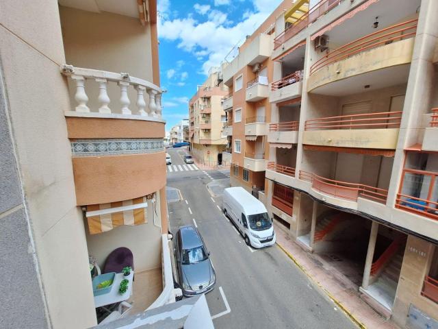 Apartamento en venta en Torrevieja, Zona Playa de los Locos. Apartamentos.