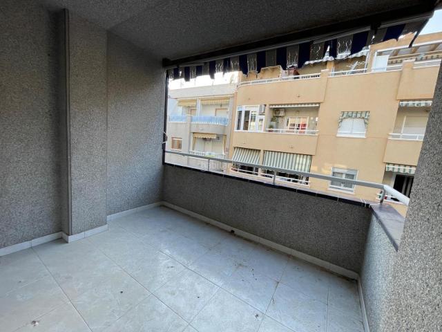 Apartamento en venta en Torrevieja, Zona Playa del Cura. AMPLIO APARTAMENTO EN TORREVIEJA, 2 HAB, 1 BAÑO. Apartamentos.