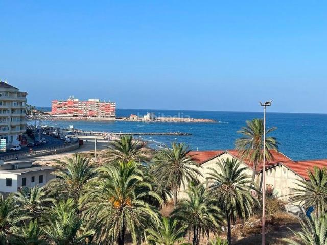 Apartamento en venta en Torrevieja, Zona Playa del Cura. Apartamento con vistas al mar a 100 metros de Playa de Los Locos. Apartamentos.
