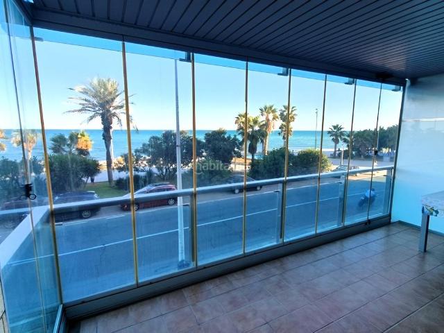 Apartamento en venta en Torrevieja, Zona Playa del Cura. Apartamento amplio con Piscina Comunitaria y Garaje Opcional en Primerisima Linea de Playa con Vista. Apartamentos.