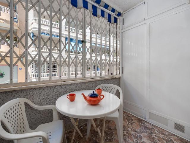 Apartamento en venta en Torrevieja, Zona Playa del Cura. Apartamento de 2 dormitorios en Torrevieja, a 200m de la Playa de Los Locos. Apartamentos.