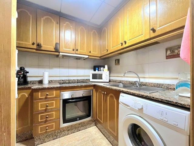 Apartamento en venta en Torrevieja, Zona Playa del Cura. Apartamento de 2 dormitorios en la zona de la playa del Cura, Torrevieja. Parking, trastero, piscina, aire acondicionado, a 350 me.
