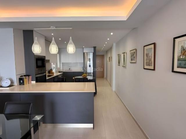 Apartamento en venta en Torrevieja, Zona Playa del Cura. Apartamento en primera línea de mar con tres dormitorios en Torrevieja. Reforma completa y electrodomésticos nuevos, cambio de tub.