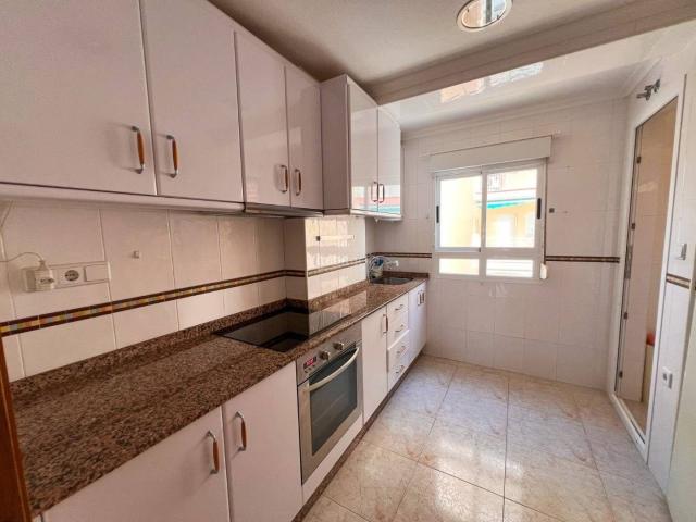Apartamento en venta en Torrevieja, Zona Playa del Cura. Apartamento exclusivo con vistas al mar!. Apartamentos.