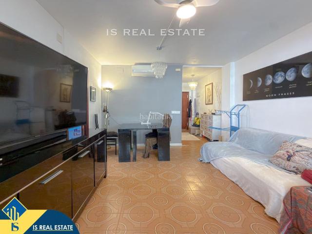 Apartamento en venta en Torrevieja, Zona Playa del Cura. Apartamento reformado con terraza, en la provincia de Alicante, en la ciudad de Torrevieja, en la zona de Playa del Cura. 3 habita.