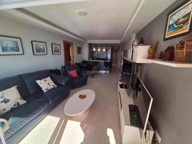 Apartamento en venta en Torrevieja, Zona Playa del Cura. Apartamento reformado en primera línea de mar en Torrevieja, a pocos pasos de la Playa del Cura. Apartamentos.