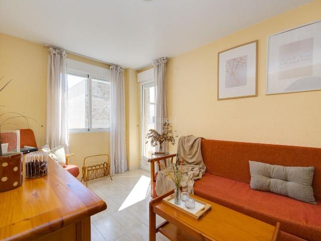 Apartamento en venta en Torrevieja, Zona Playa del Cura. Luminoso APARTAMENTO con orientación SUR y PISCINA COMUNITARIA a 350 m de la Playa del Cura. Apartamentos.