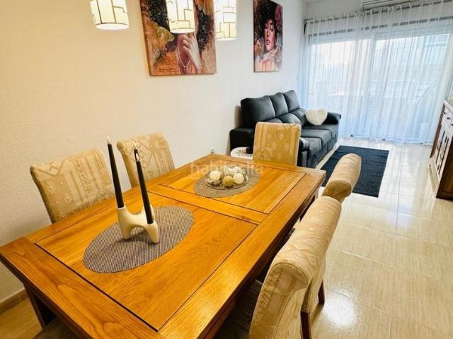 Apartamento en venta en Torrevieja, Zona Playa del Cura. Maravilloso apartamento de 3 dormitorios con terraza junto al mar en Torrevieja. Apartamentos.