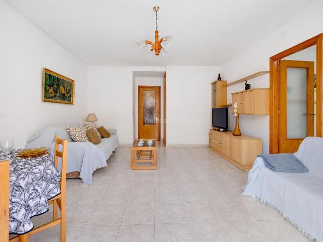 Apartamento en venta en Torrevieja, Zona Playa del Cura. SE VENDE BONITO Y LUMINOSO APARTAMENTO EN PLAYA DEL CURA! GARAJE CERRADO INCLUIDO!. Apartamentos.