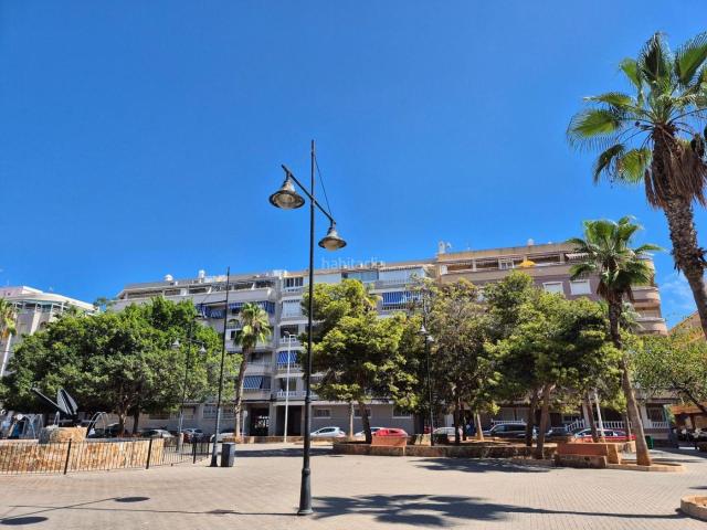 Apartamento en venta en Torrevieja, Zona Playa del Cura. Spacious 3Bedroom Apartment Calle Bergantin, Playa del Cuidado 70 m to the Beach. Apartamentos.