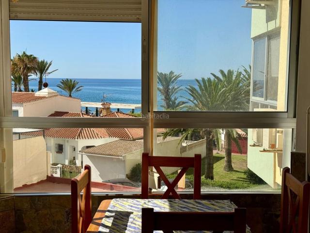 Apartamento en venta en Torrox, Centro Internacional. Apartamento de 1 dormitorio en primera línea de playa Torrox Costa. Apartamentos.