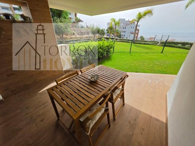Apartamento en venta en Torrox, El Peñoncillo. Apartamento de lujo con 2 plazas de parking. Apartamentos.