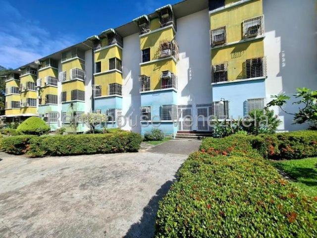 Apartamento en Venta en Turmero Santiago Mariño Aragua 81 m2. 2 hab