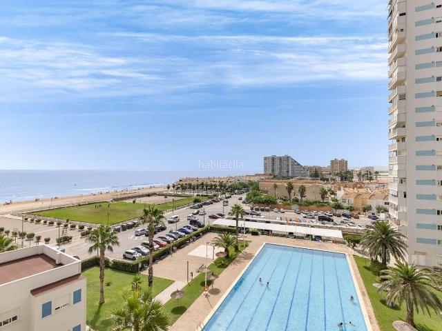 Apartamento en venta en Valencia, El Perellonet. Espectacular apartamento de 4 habitaciones en primera línea de playa en El Perellonet Residencial Vicoman. Apartamentos.