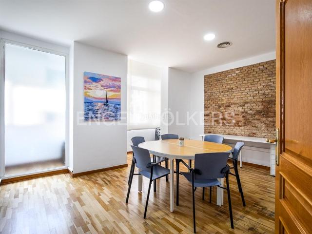 Apartamento en venta en Valencia, El Pla del Remei. Luminosa vivienda con elementos originales en Jorge Juan. Apartamentos.