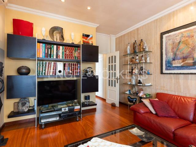 Piso en venta en Valencia, Arrancapins. Apartamento en el Corazón de València con Balcón junto a plaza de España Posibilidad plaza de garaje. Pisos.
