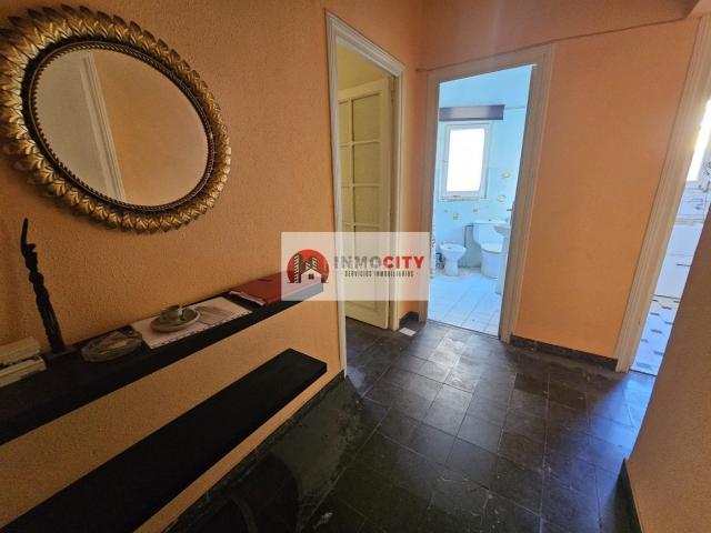 Piso en venta en Valencia, Mont Olivet. Descubre este piso señorial con un encanto único! Ubicado en una séptima planta, este inmueble de 84 m. Pisos.