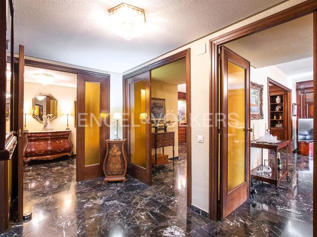 Apartamento en venta en Valencia, Sant Francesc. ESPACIOSA VIVIENDA JUNTO A PLAZA SAN AGUSTIN. Apartamentos.