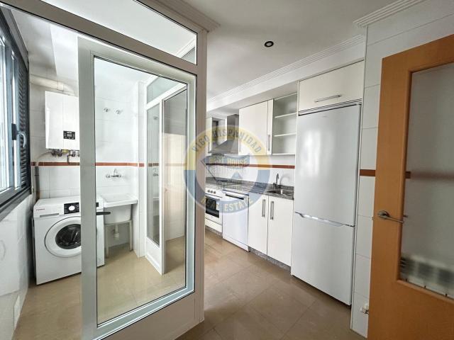 Apartamento en venta en Vigo, O Castro. Luminoso apartamento de 2 dormitorios con garaje y bodega. Apartamentos.