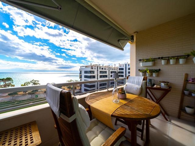 Apartamento en venta en Vila Joiosa la, Poble Nou Montiboli. Un amplio hogar de casi 200 m para crecer, disfrutar y despertar cada día mirando al mar. Apartamentos Vila Joiosa.