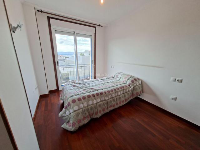Apartamento en venta en Vilagarcía de Arousa, Sobradelo. Acogedor Apartamento en Vilagarcía de Arousa, Zona Sobradelo Rosaleda por solo 170,000. Apartamentos Vilagarcía de.