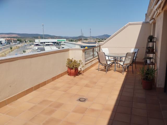 Apartamento en venta en Zafra. Atico zona juzgados. Terraza, garaje, calefacc, aire. Apartamentos.