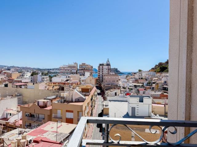 Apartamento en venta en Águilas, Casco Antiguo. Apartamento con vistas al mar en La Colonia. Apartamentos.