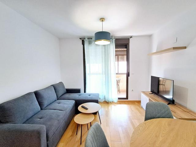 Apartamento en venta en Águilas, Casco Antiguo. Apartamento de 1 dormitorio con garaje y piscina a un paso del Paseo de Parra. Apartamentos.