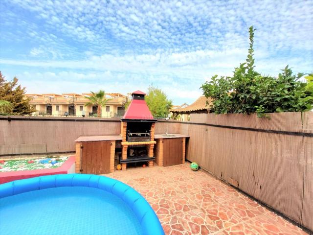 Apartamento en venta en Águilas, Los Collados Los Geraneos. Bajo de dos dormitorios, con amplia terraza y barbacoa enlos Collados. Apartamentos.