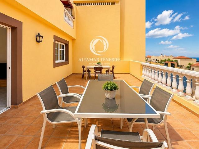 Apartamento en venta en Adeje, Torviscas Centro y Alto. Apartamento con gran terraza y vistas al mar en Costa Adeje. Apartamentos.