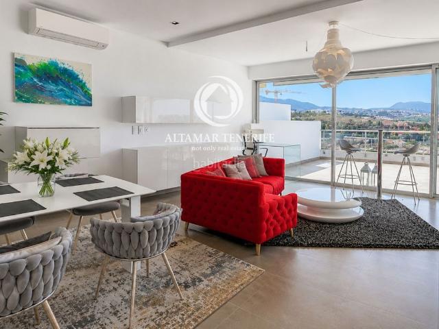 Apartamento en venta en Adeje, La Caleta. Exclusivo dúplex con vistas al océano en Caleta Palms, La Caleta. Apartamentos.