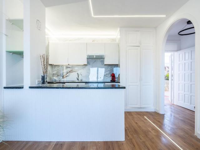 Apartamento en venta en Adeje, San Eugenio Alto. Piso recién reformado con impresionantes vistas al mar. Apartamentos.
