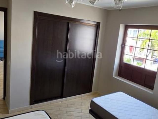 Apartamento en venta en Adeje, San Eugenio Bajo. Apartamento de 2 dormitorios con vista al mar. Apartamentos.