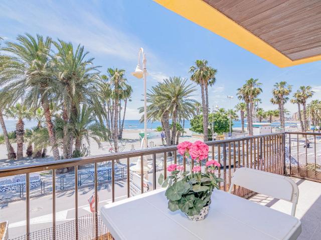 Apartamento en venta en Almuñécar, Almuñecar centro. Puerta del Mar en 1º Línea con 3 Dormitorios y 2 Baños. Apartamentos.