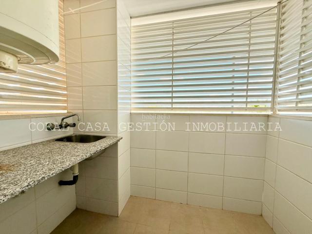 Apartamento en venta en Almenara. Luminoso apartamento a 200 metros de la playa, con terraza y excelentes zonas comunes. Apartamentos.