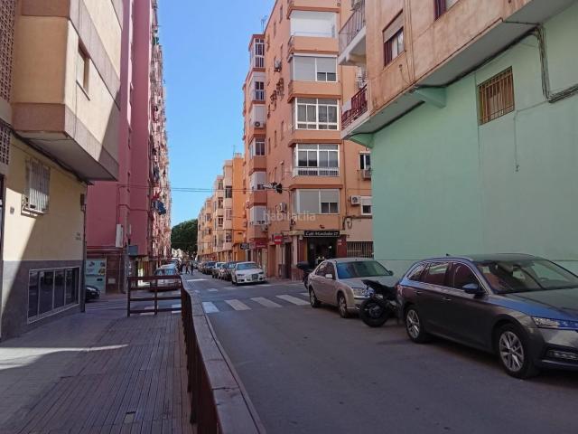 Piso en venta en Almería, Los Ángeles Cruz de Caravaca. Amplia vivienda en el barrio de Los Ángeles de Almería. Pisos.
