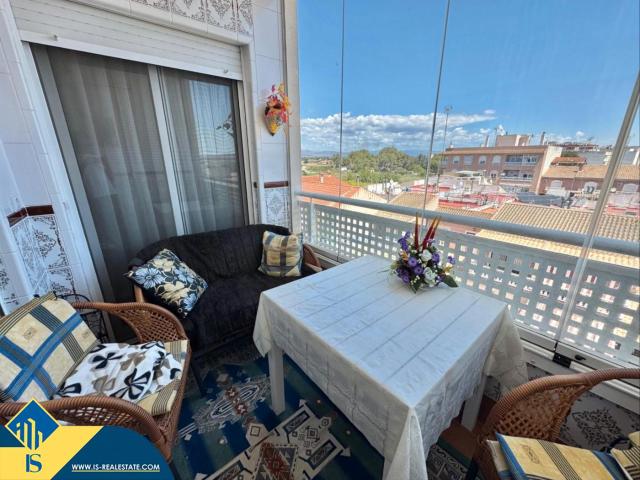 Apartamento en venta en Almoradí. Apartamento con piscina comunitaria, en la provincia de Alicante, en la ciudad de Almoradí. 2 habitaciones 106 m² 15 kilómetro. Apartamentos.