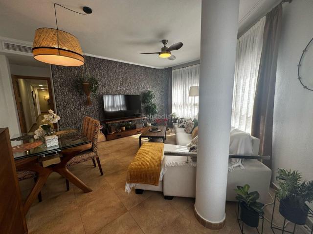 Apartamento en venta en Almoradí. EXCLUSIVO PISO REFORMADO CON MUEBLES DE DISEÑO LISTO PARA ENTRAR A VIVIR. Apartamentos.