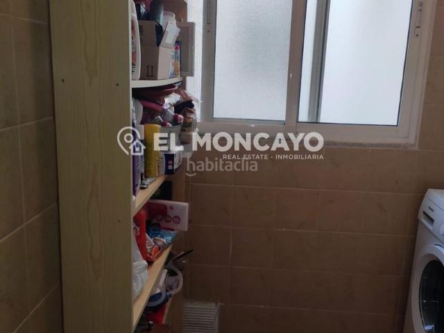Apartamento en venta en Almoradí. Fantástico apartamento en última planta con garaje y trastero a escasos metros del centro de Almoradí, Alicante. Apartamentos.