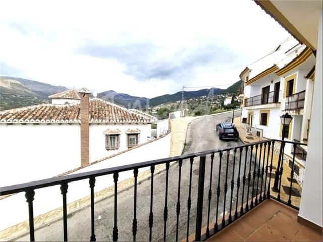Apartamento en venta en Alcaucín. Apartamentos.