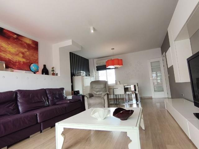 Apartamento en venta en Alhaurín el Grande, Centro. Ático luminoso y espacioso en una excelente ubicación en Alhaurín el Grande con terraza y parking privados. REF PH5365744. Apartamentos Alhaurín el.