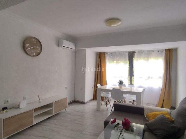Apartamento en venta en Alicante, Benalúa. Piso amplio con un patio propio en Benalua. Apartamentos.