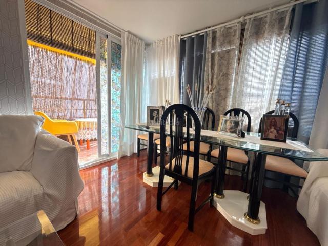 Apartamento en venta en Alicante, Campoamor. AMPLIA VIVIENDA REFORMADA EN PLENO CENTRO DE ALICANTE DIVIDIDA EN DOS APARTAMENTOS INDEPENDIENTES. Apartamentos.