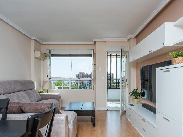 Apartamento en venta en Alicante, Cabo de las Huertas. Espectacular piso con vistas al mar y urbanización completa en Cabo de las Huertas. Apartamentos.