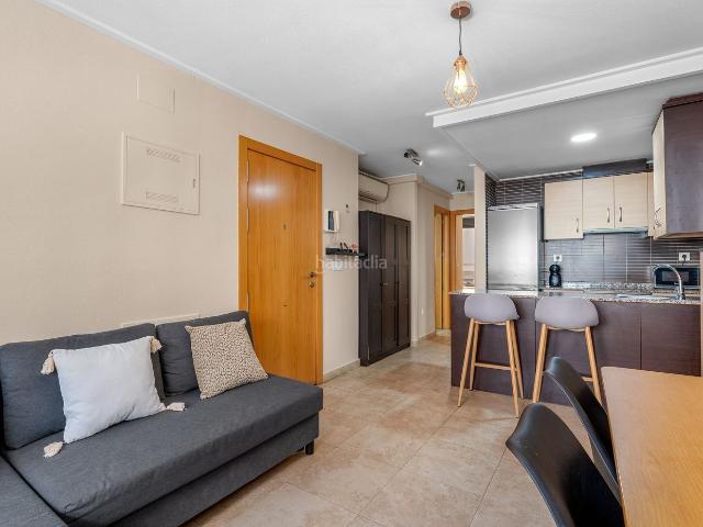 Apartamento en venta en Alicante, Carolinas Altas. Excelente piso de dos dormitorios y patio privado!. Apartamentos.