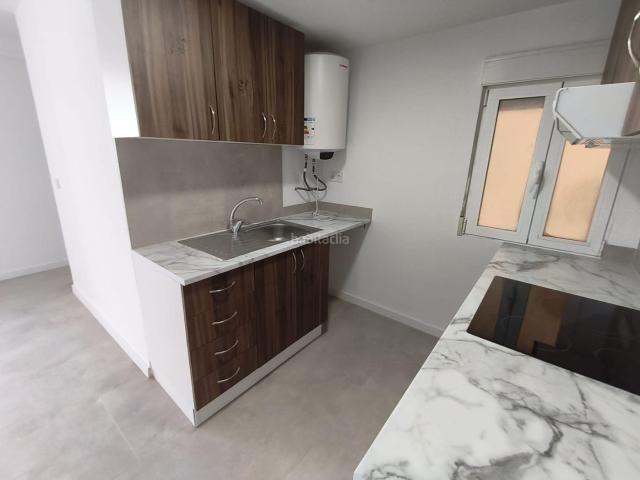 Apartamento en venta en Alicante, Juan XXIII. Piso Reformado de 3 Dormitorios con Ascensor en Ciudad Elegida, Alicante. Apartamentos.
