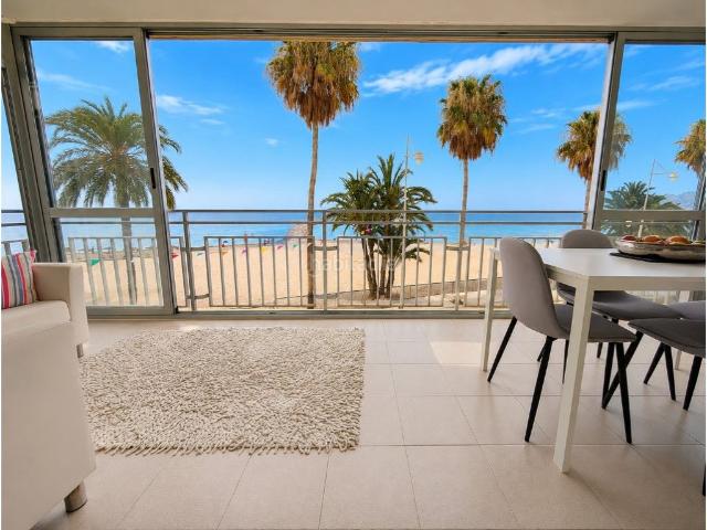 Apartamento en venta en Altea, Altea Ciudad. Despierta con 1st Line Sunrise Apartamento frente a la playa totalmente renovado en Altea. Apartamentos.
