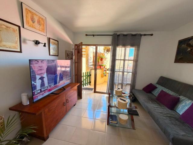Apartamento en venta en Antigua, Caleta de Fuste. Apartamento con terraza en complejo residencial con dos piscinas Costa de Antigua. Apartamentos.