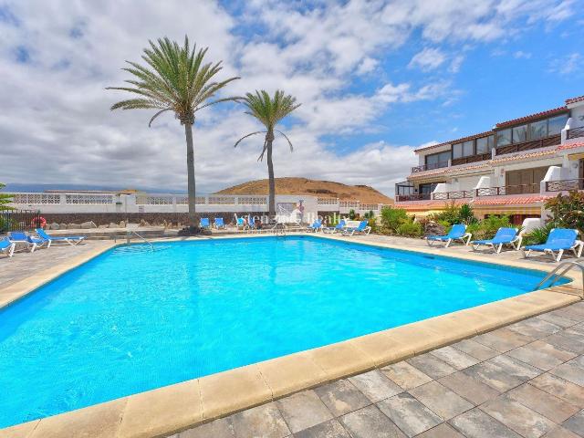 Apartamento en venta en Arona, Costa del Silencio. Apartamento en Planta Baja con Vista Lateral al Mar y Gran Potencial en Amarilla Bay. Apartamentos.